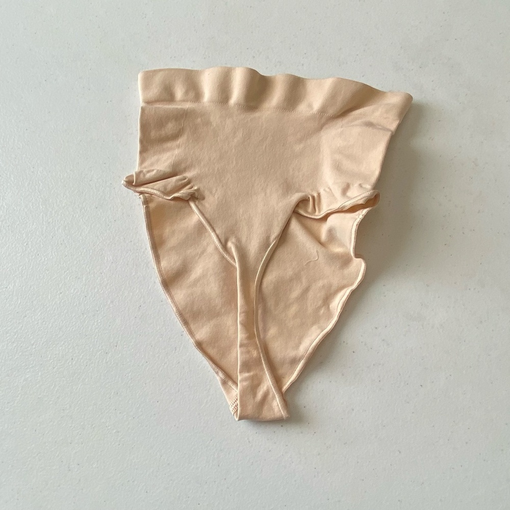 NEW Skims Seamless Sculpt Mid Waist Thong Sand Size M